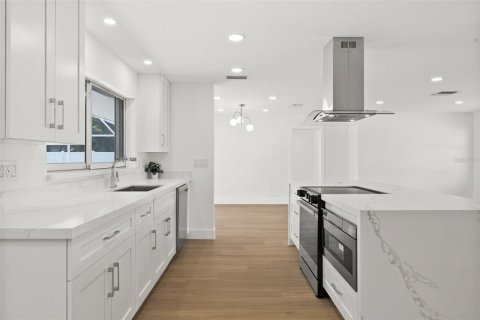 Casa en venta en Cape Coral, Florida, 4 dormitorios, 164.72 m2 № 1855463 - foto 21