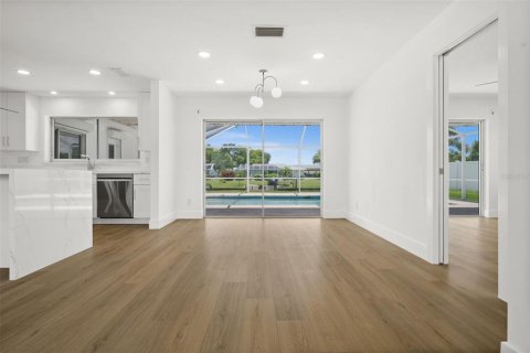 Casa en venta en Cape Coral, Florida, 4 dormitorios, 164.72 m2 № 1855463 - foto 17