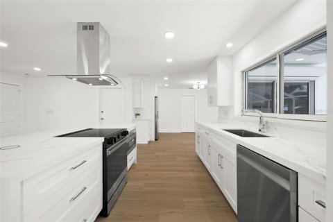 Casa en venta en Cape Coral, Florida, 4 dormitorios, 164.72 m2 № 1855463 - foto 18