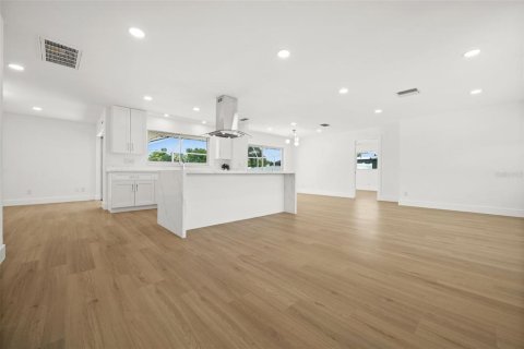 Casa en venta en Cape Coral, Florida, 4 dormitorios, 164.72 m2 № 1855463 - foto 10