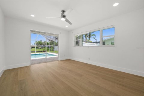 Casa en venta en Cape Coral, Florida, 4 dormitorios, 164.72 m2 № 1855463 - foto 26