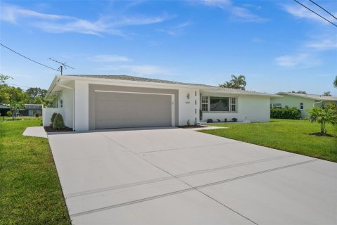 Casa en venta en Cape Coral, Florida, 4 dormitorios, 164.72 m2 № 1855463 - foto 7