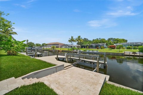 Casa en venta en Cape Coral, Florida, 4 dormitorios, 164.72 m2 № 1855463 - foto 5