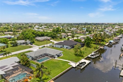 Casa en venta en Cape Coral, Florida, 4 dormitorios, 164.72 m2 № 1855463 - foto 4