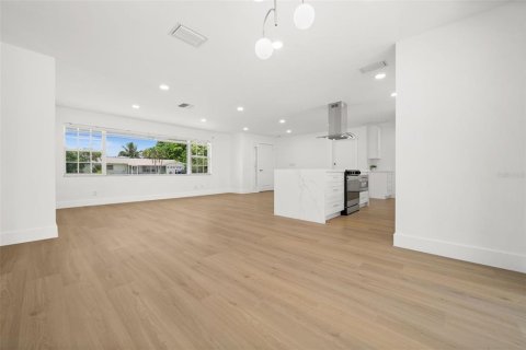 Casa en venta en Cape Coral, Florida, 4 dormitorios, 164.72 m2 № 1855463 - foto 16