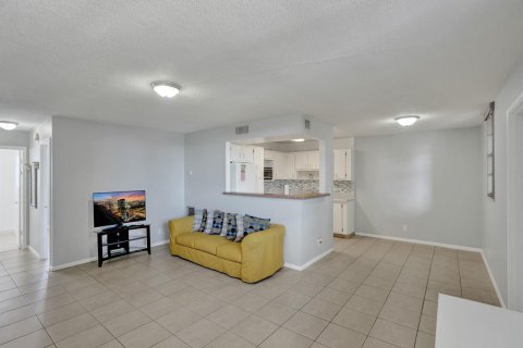 Condo in Hollywood, Florida, 1 bedroom  № 2253489 - photo 6