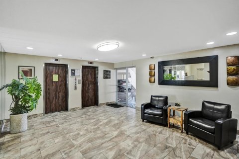 Condo in Hollywood, Florida, 1 bedroom  № 2253489 - photo 25