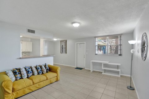 Condo in Hollywood, Florida, 1 bedroom  № 2253489 - photo 7