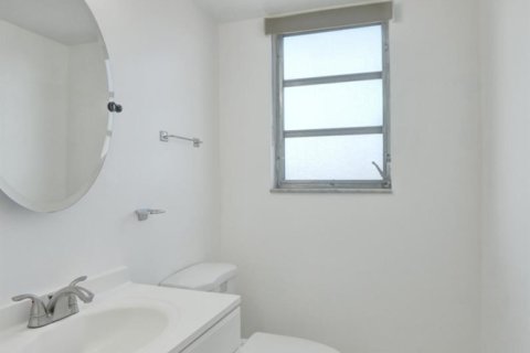 Condo in Hollywood, Florida, 1 bedroom  № 2253489 - photo 17