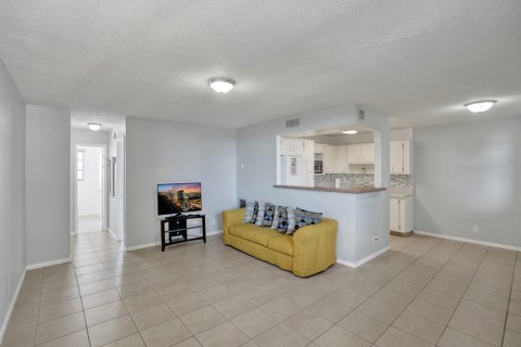 Condo in Hollywood, Florida, 1 bedroom  № 2253489 - photo 5