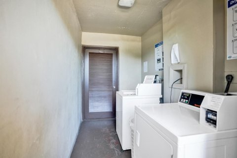 Condo in Hollywood, Florida, 1 bedroom  № 2253489 - photo 19