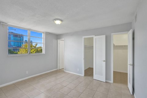 Condo in Hollywood, Florida, 1 bedroom  № 2253489 - photo 8