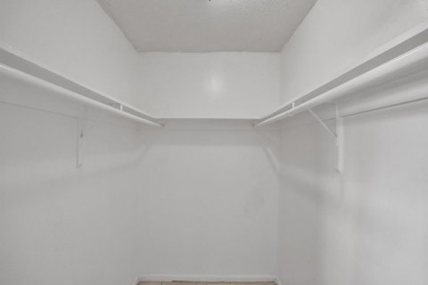 Condo in Hollywood, Florida, 1 bedroom  № 2253489 - photo 12