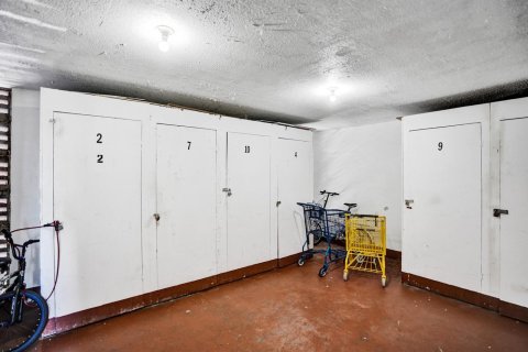 Condo in Hollywood, Florida, 1 bedroom  № 2253489 - photo 18