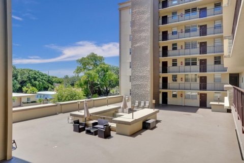 Condo in Hollywood, Florida, 1 bedroom  № 2253489 - photo 21
