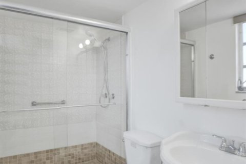 Condo in Hollywood, Florida, 1 bedroom  № 2253489 - photo 15