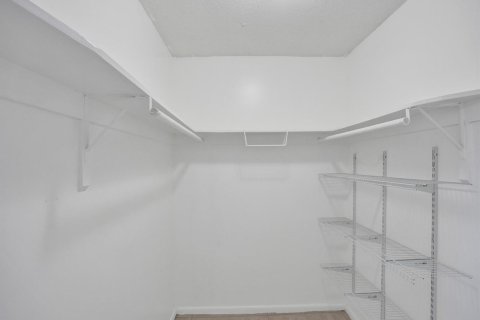 Condo in Hollywood, Florida, 1 bedroom  № 2253489 - photo 13