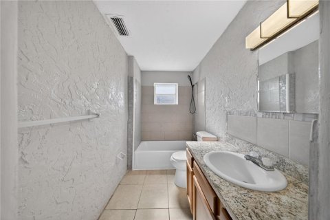 House in St. Lucie, Florida 4 bedrooms, 126.35 sq.m. № 2233927 - photo 6
