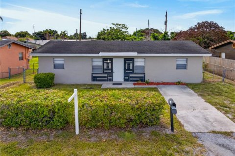 House in St. Lucie, Florida 4 bedrooms, 126.35 sq.m. № 2233927