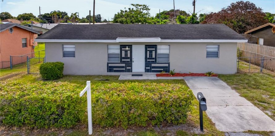 House in St. Lucie, Florida 4 bedrooms, 126.35 sq.m. № 2233927