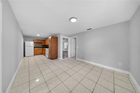 House in St. Lucie, Florida 4 bedrooms, 126.35 sq.m. № 2233927 - photo 5