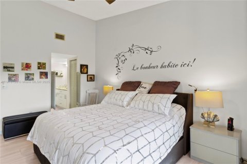 Condo in Lake Worth, Florida, 2 bedrooms  № 1973567 - photo 16