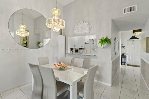 Condo in Lake Worth, Florida, 2 bedrooms  № 1973567 - photo 2