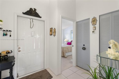 Condo in Lake Worth, Florida, 2 bedrooms  № 1973567 - photo 19