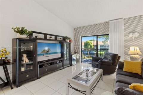 Condo in Lake Worth, Florida, 2 bedrooms  № 1973567 - photo 13