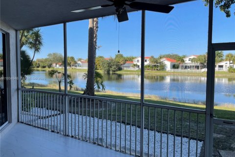 Condo in Pembroke Pines, Florida, 2 bedrooms  № 1994283 - photo 8