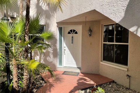 Condo in Pembroke Pines, Florida, 2 bedrooms  № 1994283 - photo 10