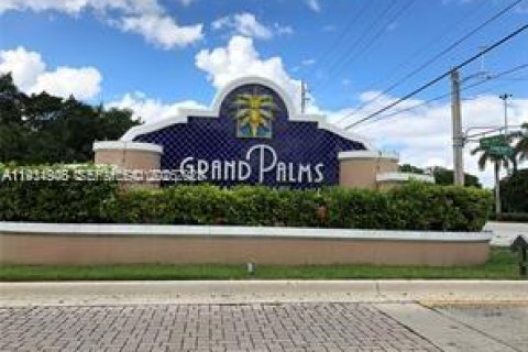 Condo in Pembroke Pines, Florida, 2 bedrooms  № 1994283 - photo 23