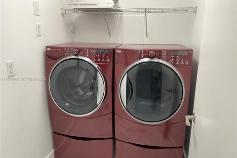 Condo in Pembroke Pines, Florida, 2 bedrooms  № 1994283 - photo 4