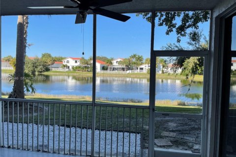 Condo in Pembroke Pines, Florida, 2 bedrooms  № 1994283 - photo 21