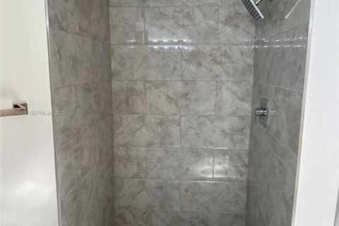 Condo in Pembroke Pines, Florida, 2 bedrooms  № 1994283 - photo 13