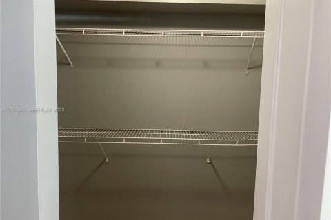 Condo in Pembroke Pines, Florida, 2 bedrooms  № 1994283 - photo 14