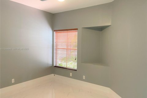 Condo in Pembroke Pines, Florida, 2 bedrooms  № 1994283 - photo 18