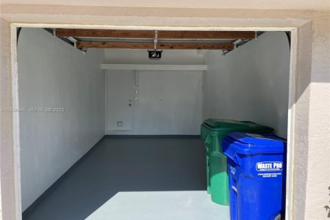 Condo in Pembroke Pines, Florida, 2 bedrooms  № 1994283 - photo 19