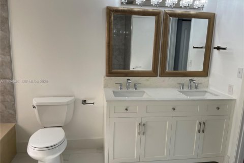 Condo in Pembroke Pines, Florida, 2 bedrooms  № 1994283 - photo 12