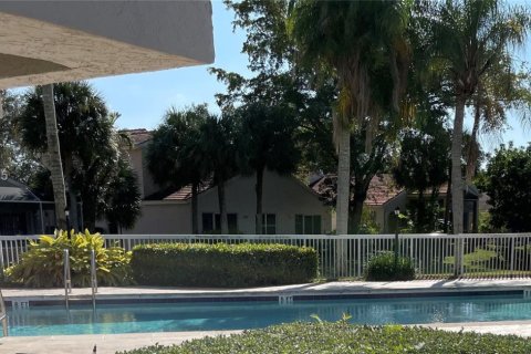 Condo in Pembroke Pines, Florida, 2 bedrooms  № 1994283 - photo 24