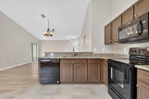 Casa en venta en Zephyrhills, Florida, 3 dormitorios, 138.8 m2 № 2391201 - foto 11