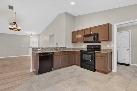 Casa en venta en Zephyrhills, Florida, 3 dormitorios, 138.8 m2 № 2391201 - foto 10