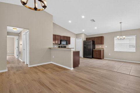 Casa en venta en Zephyrhills, Florida, 3 dormitorios, 138.8 m2 № 2391201 - foto 9