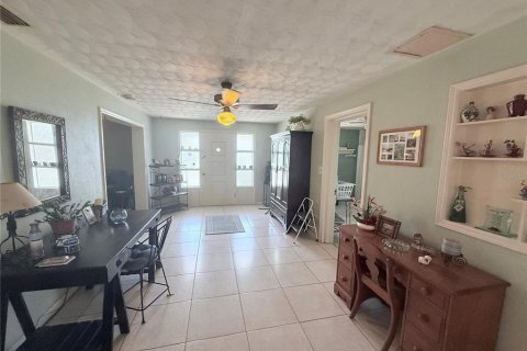 Casa en venta en Eustis, Florida, 2 dormitorios, 156.17 m2 № 1725526 - foto 4