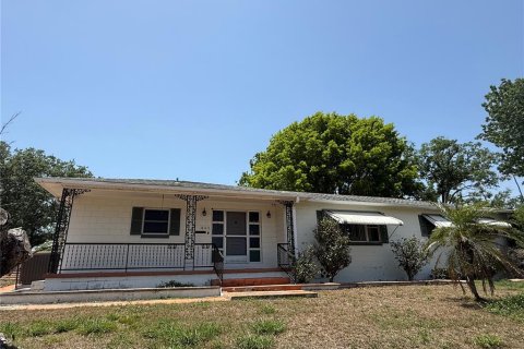 Casa en venta en Eustis, Florida, 2 dormitorios, 156.17 m2 № 1725526 - foto 1