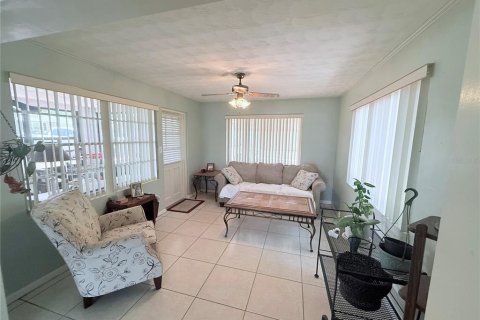 Casa en venta en Eustis, Florida, 2 dormitorios, 156.17 m2 № 1725526 - foto 5