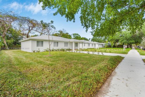 House in Miami, Florida 4 bedrooms, 148.64 sq.m. № 1954419 - photo 2