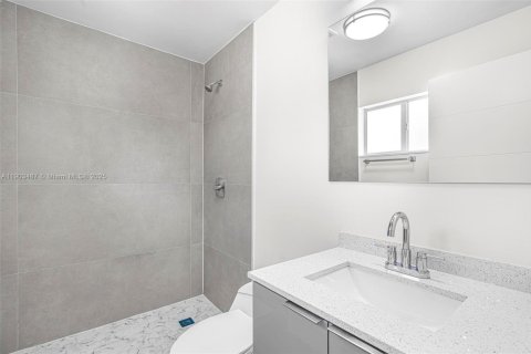 House in Miami, Florida 4 bedrooms, 148.64 sq.m. № 1954419 - photo 14