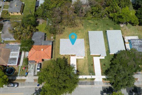 House in Miami, Florida 4 bedrooms, 148.64 sq.m. № 1954419 - photo 26