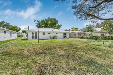 House in Miami, Florida 4 bedrooms, 148.64 sq.m. № 1954419 - photo 23